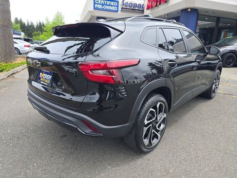 Used 2024 Chevrolet Trax RS w/ Sunroof Package FWD image 7