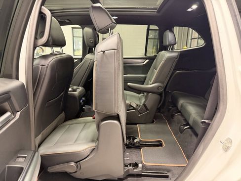 Used 2024 GMC Acadia AT4 image 15