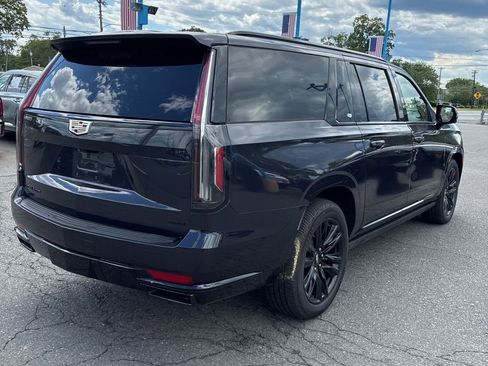 Used 2022 Cadillac Escalade ESV Sport Platinum AWD/4WD image 3