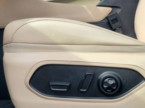 Used 2024 Jeep Grand Cherokee Limited w/ Luxury Tech Group II image 12