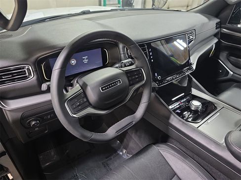 Used 2024 Jeep Wagoneer Series II image 18
