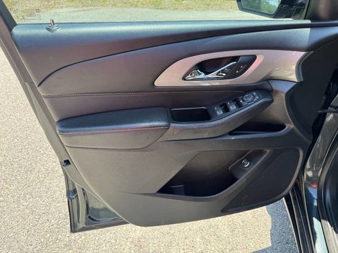 Used 2019 Chevrolet Traverse LT w/ LPO, Floor Liner Package AWD/4WD image 39