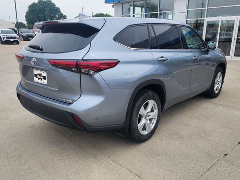 Used 2020 Toyota Highlander LE AWD/4WD image 5