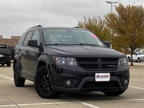 Used 2019 Dodge Journey SE image 17