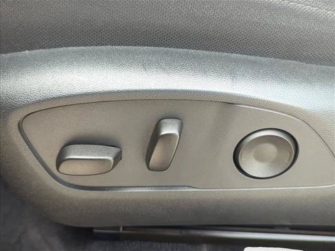 Used 2025 GMC Acadia Elevation FWD image 13