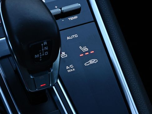 Used 2020 Porsche Panamera 4 image 17