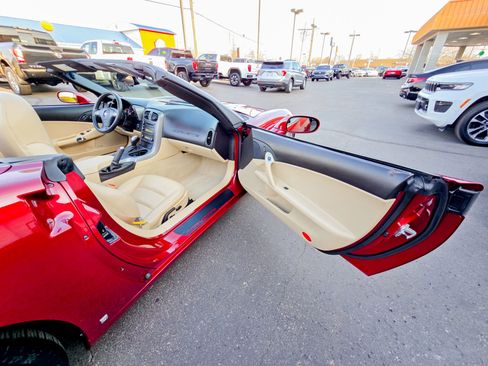 Used 2006 Chevrolet Corvette Convertible w/ Preferred Equipment Group image 9