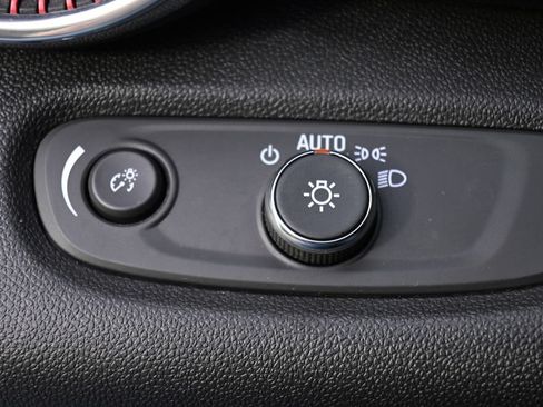 Used 2024 Chevrolet Trax RS w/ Sunroof Package FWD image 24