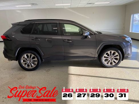 Used 2019 Toyota RAV4 XLE Premium image 4