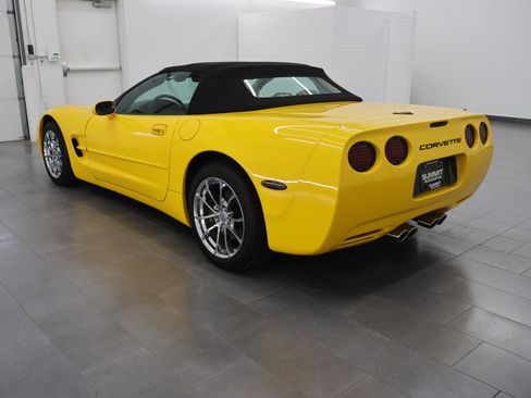 Used 2000 Chevrolet Corvette Convertible w/ Memory Pkg RWD image 6