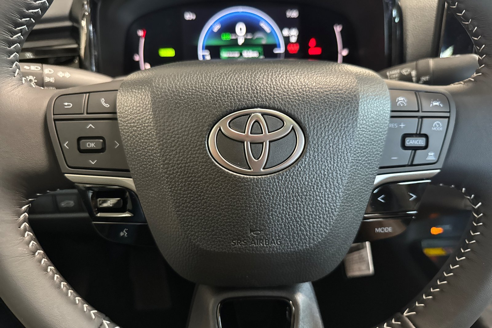 Used 2026 Toyota Camry Hybrid w/ Convenience Package FWD image 26