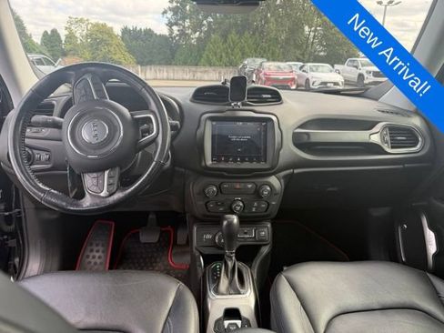 Used 2018 Jeep Renegade Limited w/ UConnect 8.4 Nav Group AWD/4WD image 12