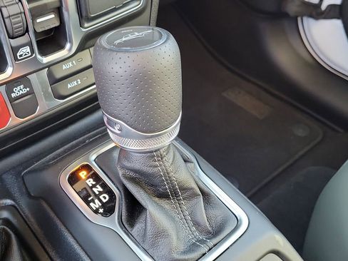 New 2025 Jeep Gladiator Mojave w/ Convenience Group image 34