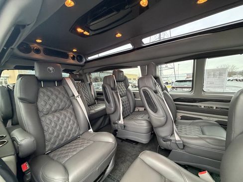 Used 2022 Chevrolet Express 2500 Extended w/ Enhanced Convenience Package RWD image 21