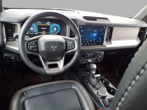 Used 2025 Ford Bronco Outer Banks image 3