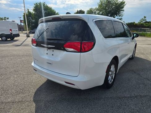 Used 2024 Chrysler Voyager LX FWD image 4
