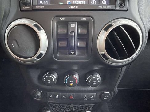 Used 2017 Jeep Wrangler Unlimited Rubicon AWD/4WD image 29