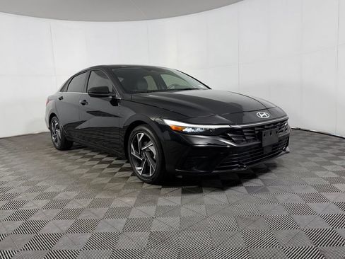 Used 2025 Hyundai Elantra SEL FWD image 3
