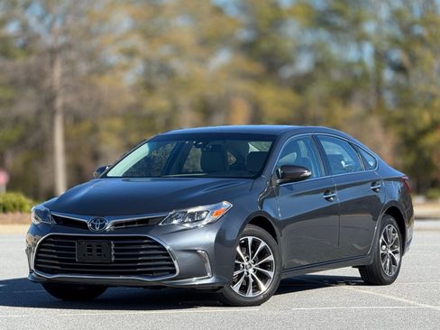 Used 2017 Toyota Avalon XLE w/ Carpet Mat Package image 7