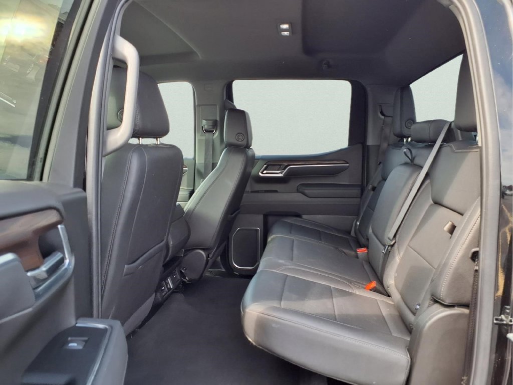 Used 2025 GMC Sierra 1500 SLT AWD/4WD image 17