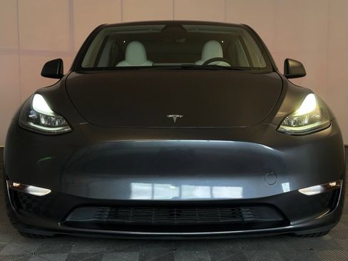Used 2023 Tesla Model Y Performance AWD/4WD image 22