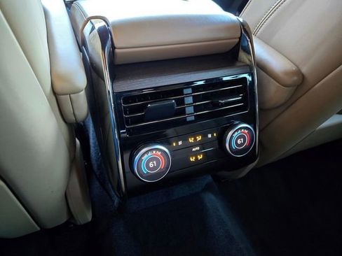 Used 2023 Land Rover Range Rover Sport SE image 11