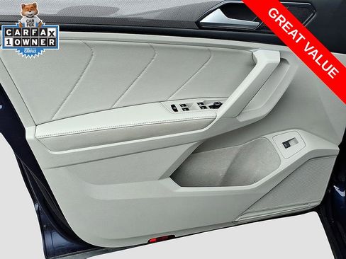 Used 2024 Volkswagen Tiguan SE w/ Panoramic Sunroof Package AWD/4WD image 17
