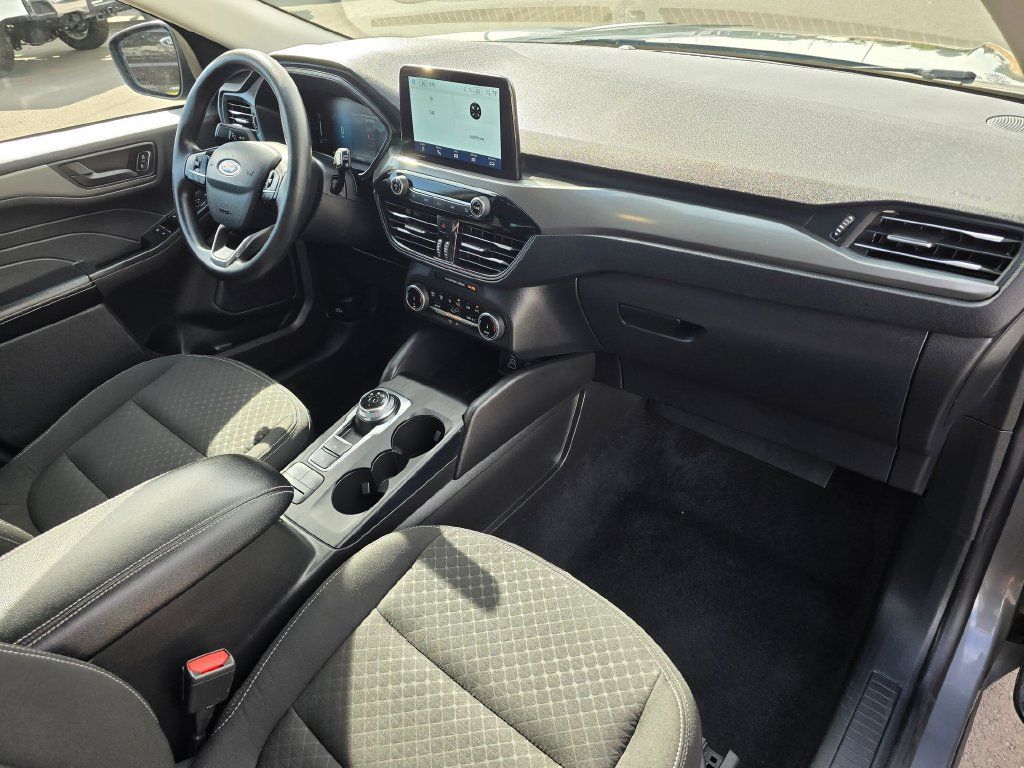 Used 2025 Ford Escape Active AWD/4WD image 16