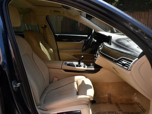 Used 2017 BMW 750i xDrive image 35