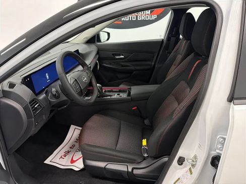 New 2026 Nissan Sentra SR FWD image 9