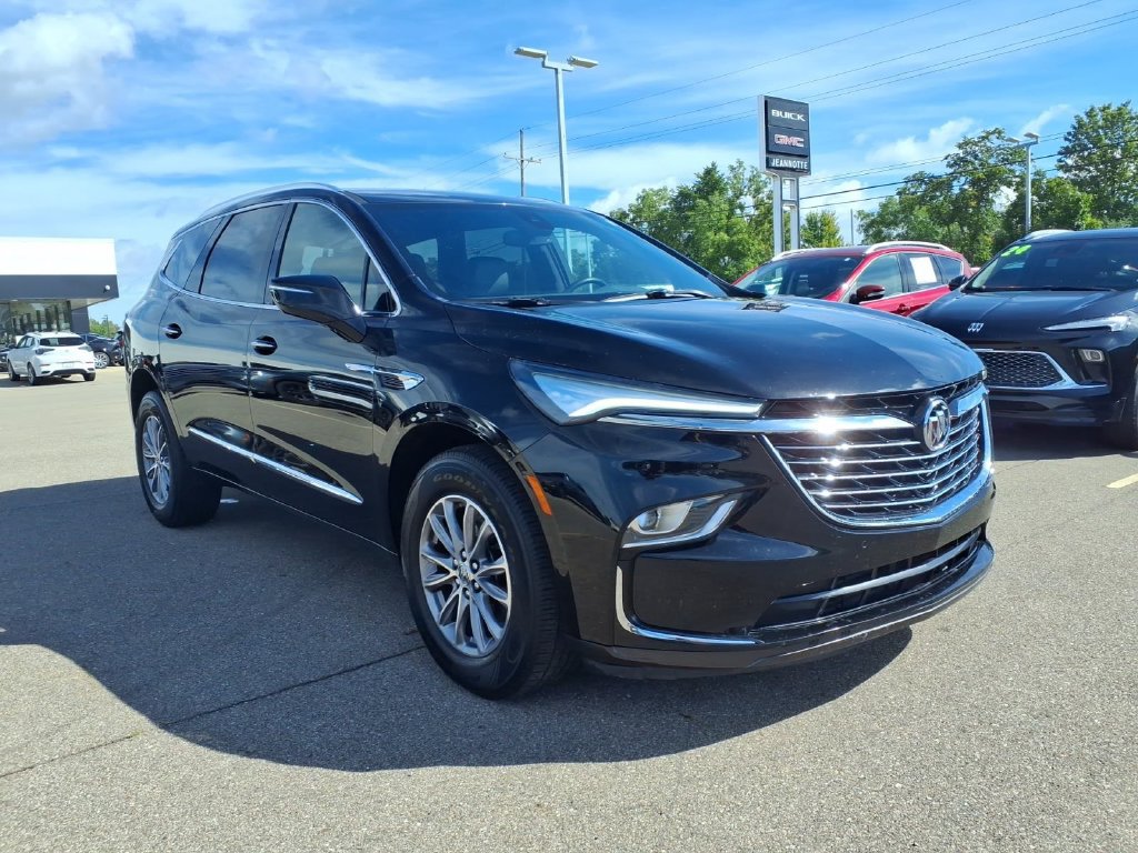 Used 2024 Buick Enclave Essence AWD/4WD image 3