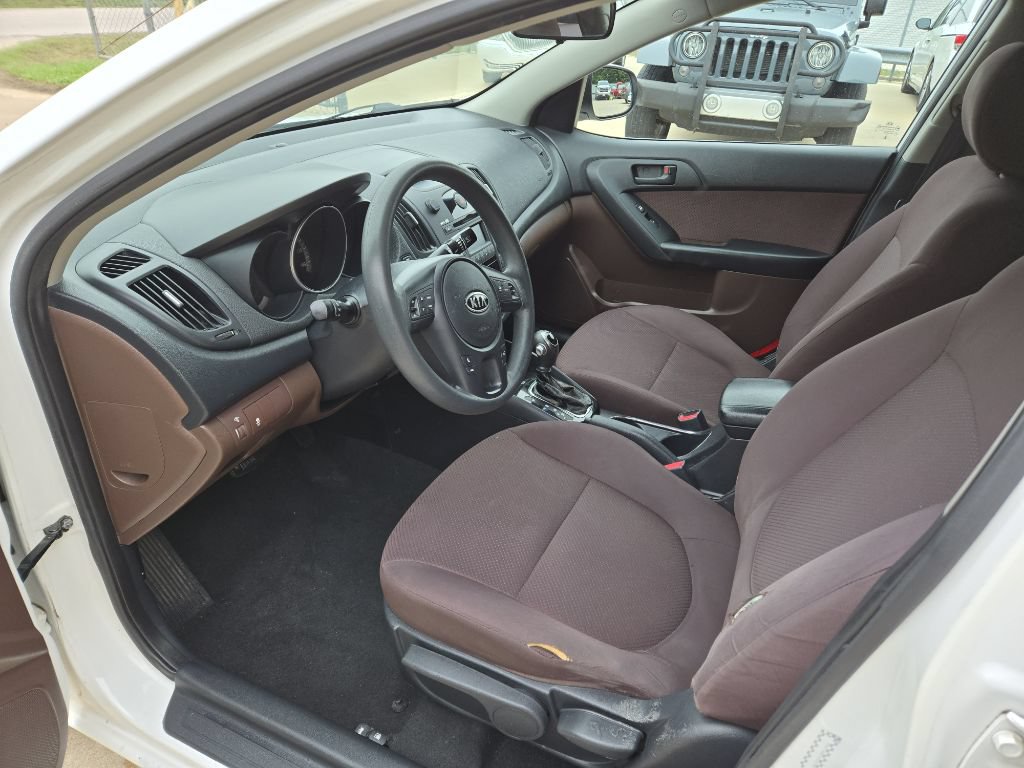 Used 2011 Kia Forte EX FWD image 10