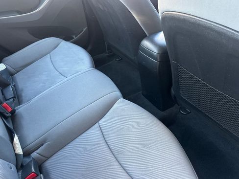 Used 2012 Hyundai Elantra GLS image 30