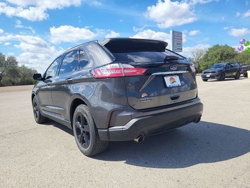 Used 2020 Ford Edge SE image 3