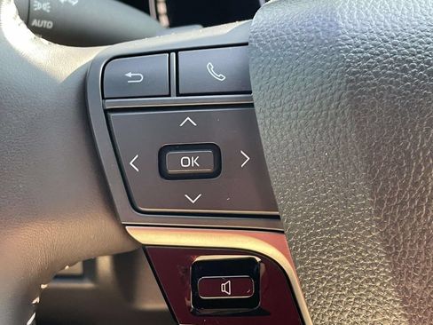 Used 2025 Toyota Camry SE w/ Convenience Package FWD image 28