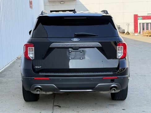 Used 2021 Ford Explorer XLT w/ Equipment Group 202A image 5
