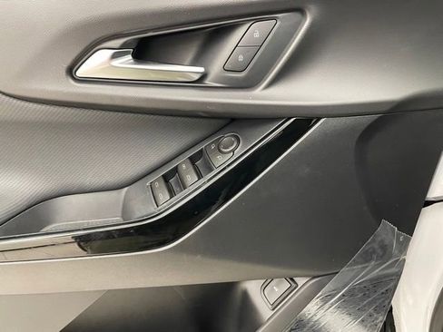 New 2026 Chevrolet Equinox LT w/ Convenience Package II AWD/4WD image 11