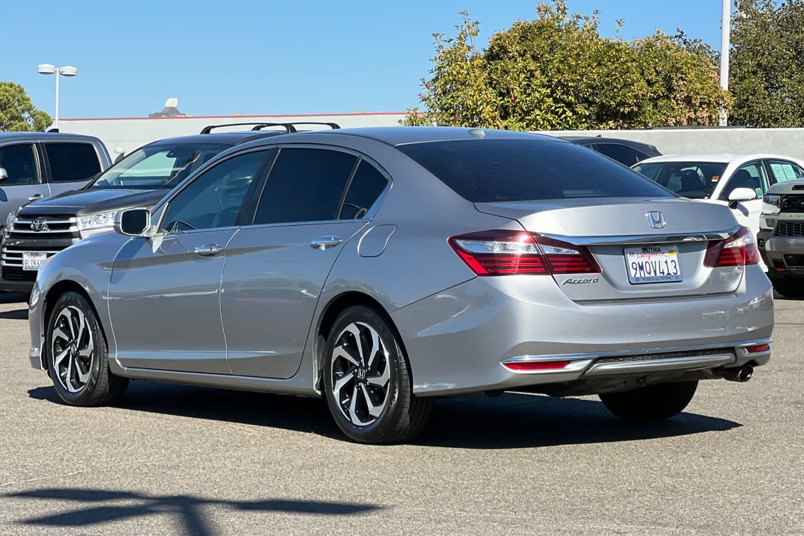 Used 2017 Honda Accord EX-L image 7