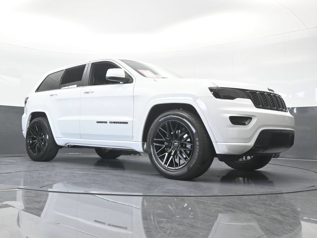 Used 2018 Jeep Grand Cherokee Altitude RWD image 60