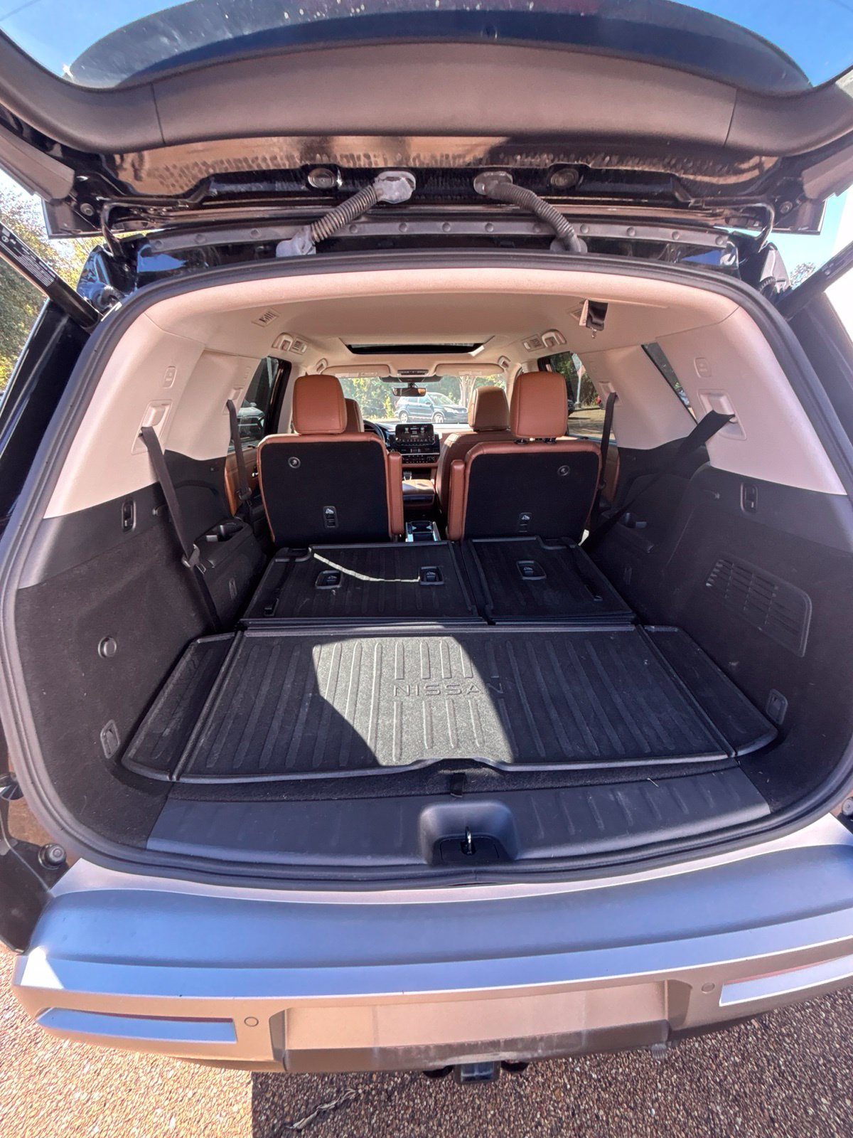 Used 2024 Nissan Pathfinder Platinum FWD image 12
