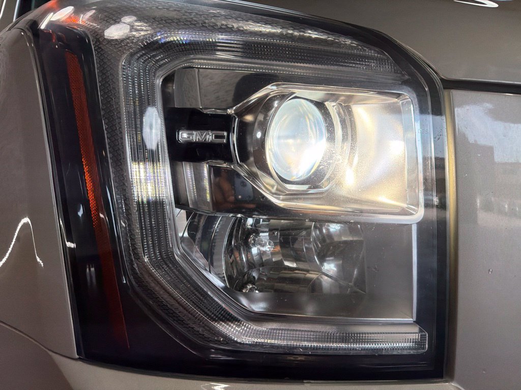 Used 2016 GMC Yukon Denali w/ Open Road Package AWD/4WD image 10