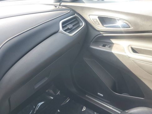 Used 2020 Chevrolet Equinox Premier image 19
