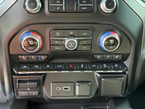 Used 2021 GMC Sierra 1500 Denali w/ Denali Carbonpro Edition AWD/4WD image 22