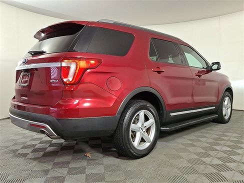Used 2017 Ford Explorer XLT w/ Equipment Group 202A image 9