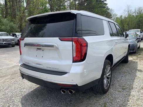 Used 2021 GMC Yukon XL Denali w/ Denali Premium Package image 8