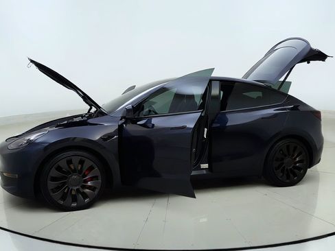 Used 2024 Tesla Model Y Performance AWD/4WD image 11