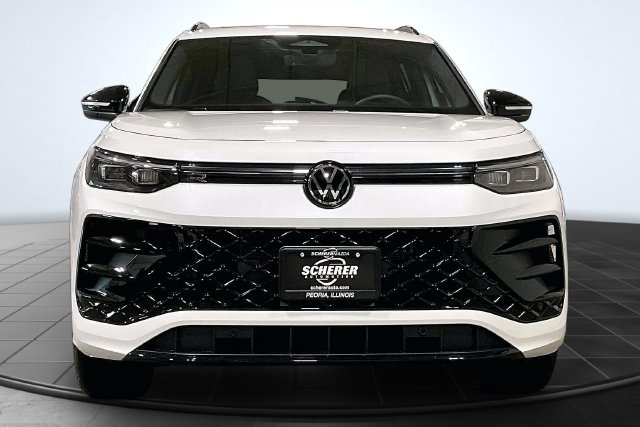 Used 2025 Volkswagen Tiguan SE R-Line AWD/4WD image 3