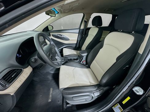 Used 2019 Hyundai Elantra GT image 13