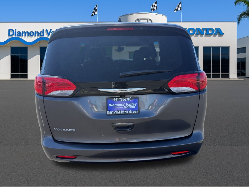 Used 2023 Chrysler Voyager LX FWD image 5