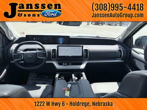 Used 2025 Ford Expedition Max Active AWD/4WD image 28